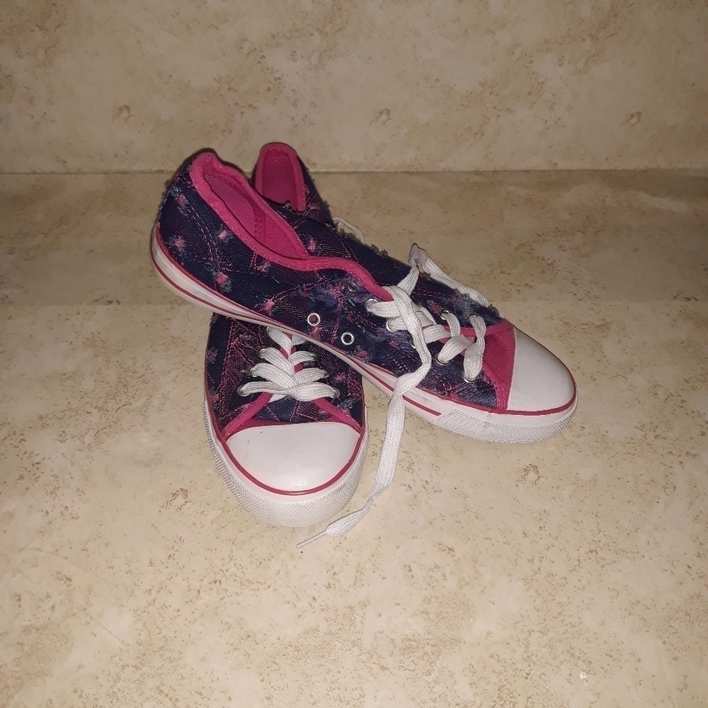 Uncommon sneakers size 10 5/$25